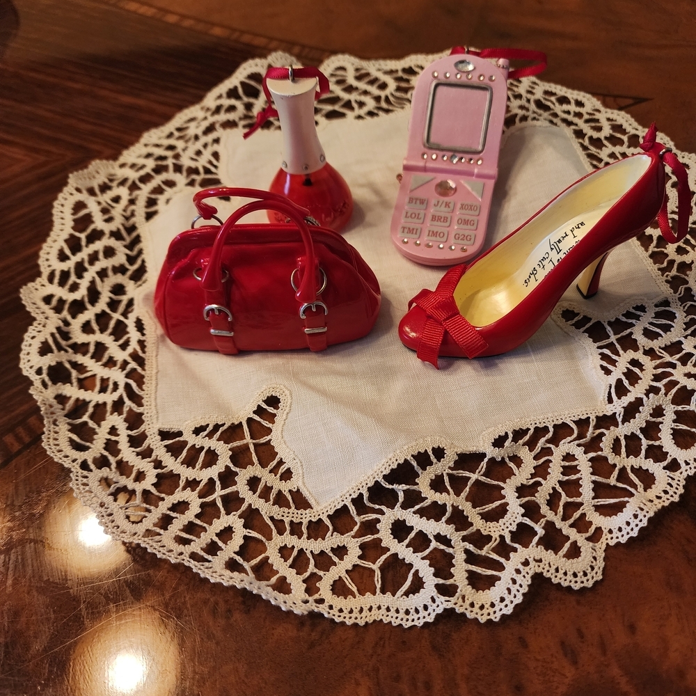 Red High Heel Shoe and Accessories Set Ornaments - Picture 2 of 6
